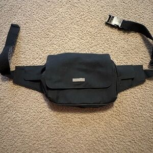 Waist snap (Fanny pack) purse.  Black by NO BOUNDARIES BRAND